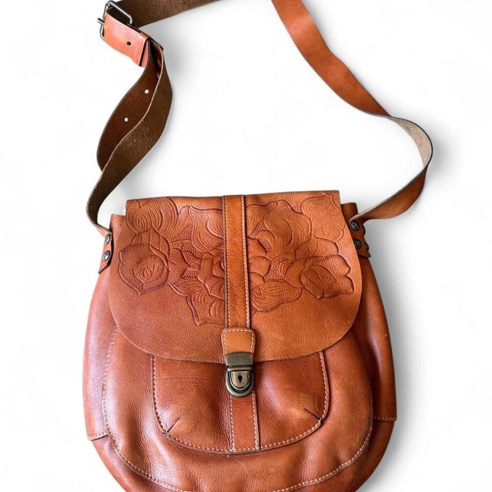 Barcelona Saddle Bag Patricia Nash